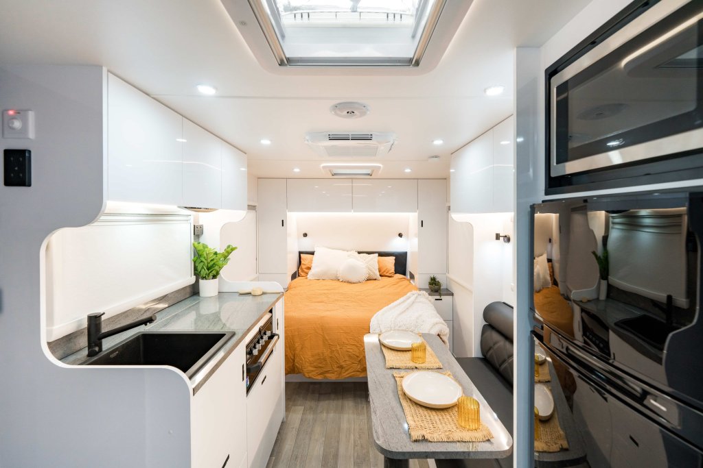 Nomad 17′ Couples Caravan